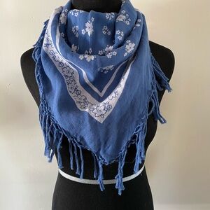 Hollister scarf